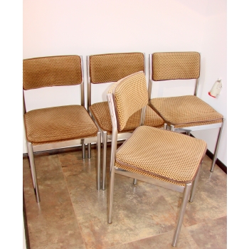 krzesła vintage z oryginalną tapicerką